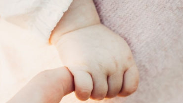 Peignoir pour bébé : notre coup de coeur des cadeaux de naissance