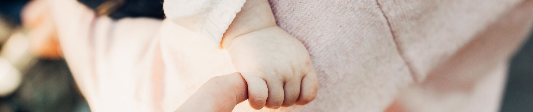 Peignoir pour bébé : notre coup de coeur des cadeaux de naissance